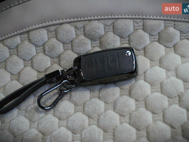 Серый Фольксваген Гольф, объемом двигателя 1.2 л и пробегом 235 тыс. км за 9200 $, фото 56 на Automoto.ua