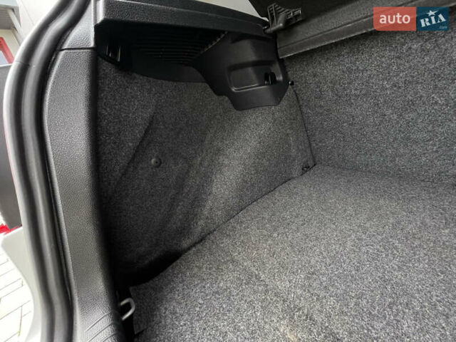 Серый Фольксваген Гольф, объемом двигателя 2 л и пробегом 257 тыс. км за 8350 $, фото 102 на Automoto.ua