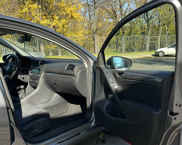 Сірий Фольксваген Гольф, об'ємом двигуна 1.6 л та пробігом 228 тис. км за 9700 $, фото 10 на Automoto.ua