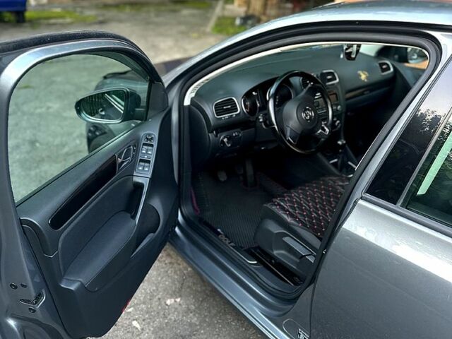 Серый Фольксваген Гольф, объемом двигателя 1.6 л и пробегом 250 тыс. км за 8500 $, фото 6 на Automoto.ua