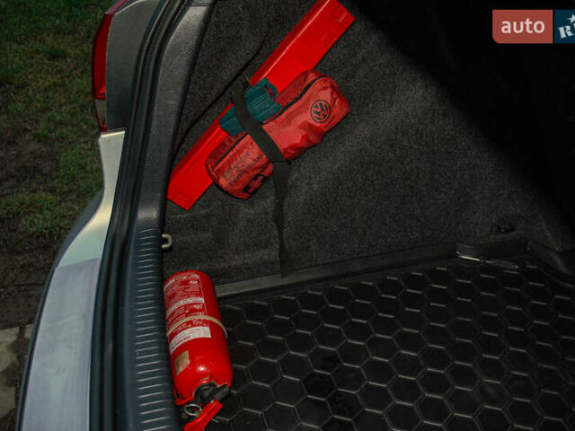 Серый Фольксваген Гольф, объемом двигателя 1.2 л и пробегом 235 тыс. км за 9200 $, фото 60 на Automoto.ua