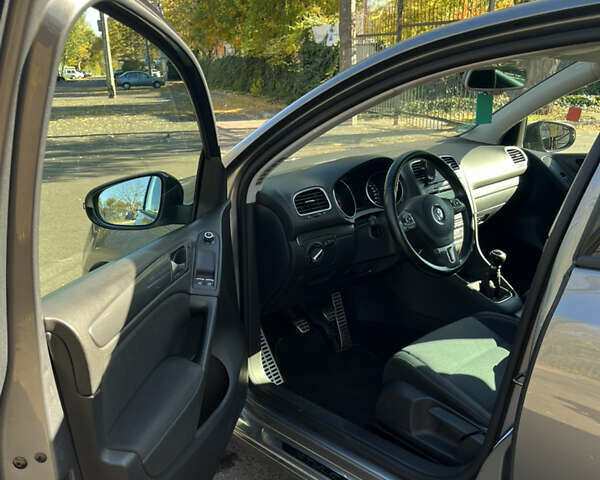 Сірий Фольксваген Гольф, об'ємом двигуна 1.6 л та пробігом 228 тис. км за 9700 $, фото 17 на Automoto.ua