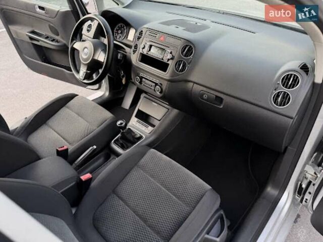 Серый Фольксваген Гольф, объемом двигателя 1.39 л и пробегом 227 тыс. км за 10500 $, фото 11 на Automoto.ua