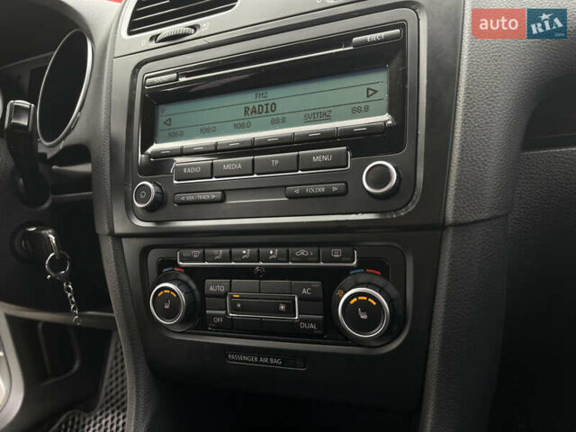 Серый Фольксваген Гольф, объемом двигателя 2 л и пробегом 257 тыс. км за 8350 $, фото 92 на Automoto.ua