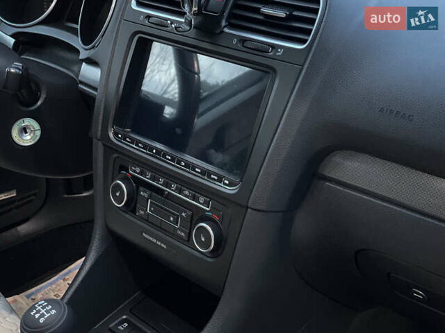 Серый Фольксваген Гольф, объемом двигателя 1.2 л и пробегом 235 тыс. км за 9200 $, фото 53 на Automoto.ua