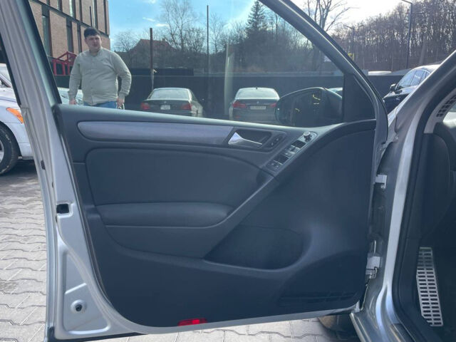 Серый Фольксваген Гольф, объемом двигателя 1.2 л и пробегом 227 тыс. км за 8200 $, фото 6 на Automoto.ua