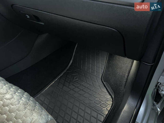 Серый Фольксваген Гольф, объемом двигателя 1.2 л и пробегом 235 тыс. км за 9200 $, фото 57 на Automoto.ua