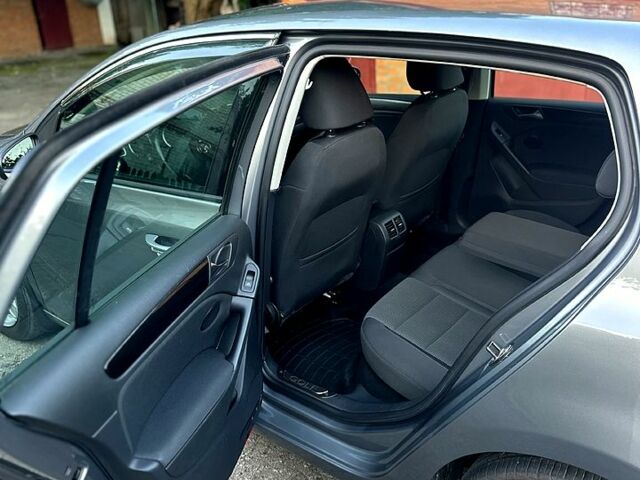 Серый Фольксваген Гольф, объемом двигателя 1.6 л и пробегом 250 тыс. км за 8500 $, фото 5 на Automoto.ua