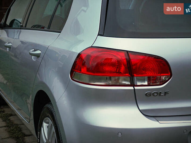 Серый Фольксваген Гольф, объемом двигателя 1.2 л и пробегом 235 тыс. км за 9200 $, фото 13 на Automoto.ua