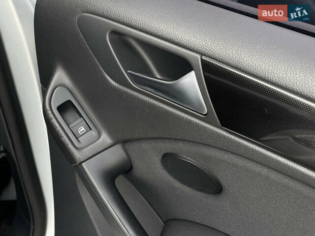 Серый Фольксваген Гольф, объемом двигателя 2 л и пробегом 257 тыс. км за 8350 $, фото 79 на Automoto.ua