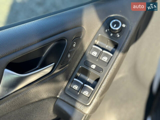 Серый Фольксваген Гольф, объемом двигателя 1.39 л и пробегом 200 тыс. км за 9200 $, фото 39 на Automoto.ua