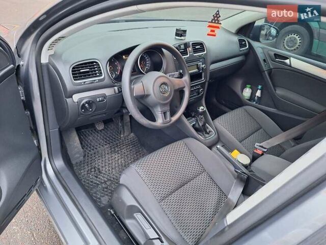Серый Фольксваген Гольф, объемом двигателя 1.2 л и пробегом 214 тыс. км за 7800 $, фото 4 на Automoto.ua