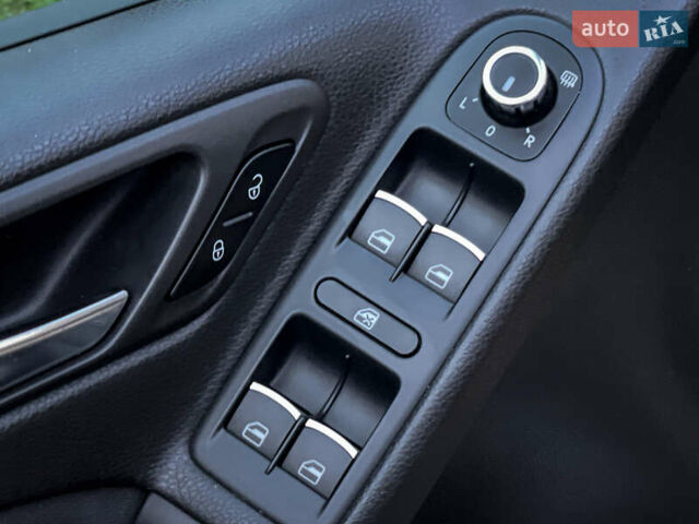 Серый Фольксваген Гольф, объемом двигателя 1.2 л и пробегом 235 тыс. км за 9200 $, фото 46 на Automoto.ua