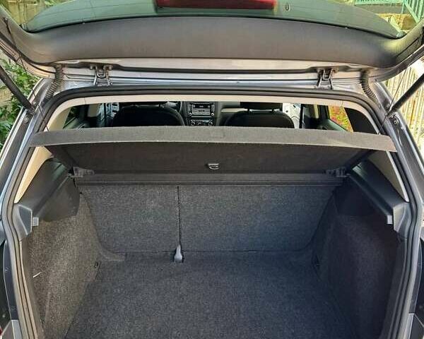 Серый Фольксваген Гольф, объемом двигателя 1.6 л и пробегом 283 тыс. км за 8400 $, фото 12 на Automoto.ua