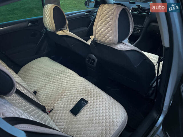 Серый Фольксваген Гольф, объемом двигателя 1.2 л и пробегом 235 тыс. км за 9200 $, фото 51 на Automoto.ua