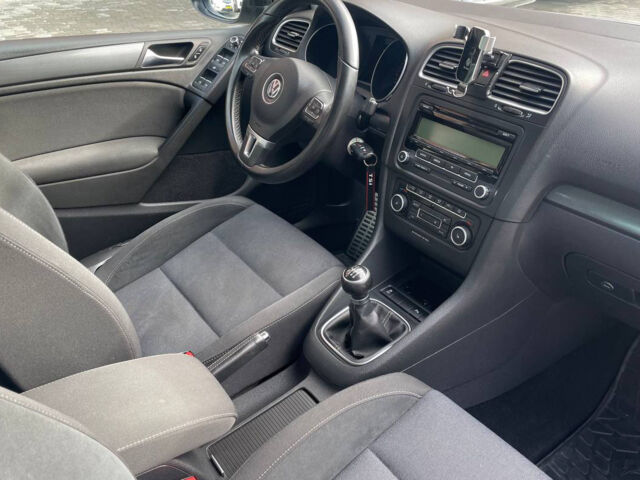 Серый Фольксваген Гольф, объемом двигателя 1.2 л и пробегом 227 тыс. км за 8200 $, фото 12 на Automoto.ua