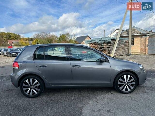 Серый Фольксваген Гольф, объемом двигателя 1.39 л и пробегом 248 тыс. км за 8200 $, фото 2 на Automoto.ua