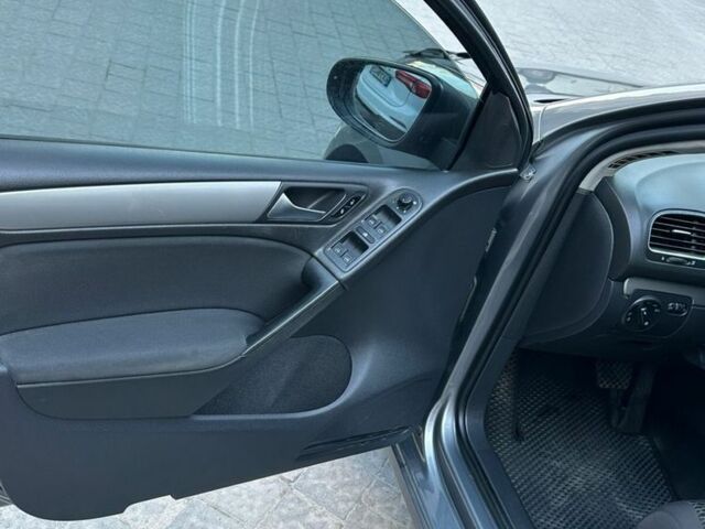 Серый Фольксваген Гольф, объемом двигателя 1.6 л и пробегом 241 тыс. км за 6600 $, фото 10 на Automoto.ua