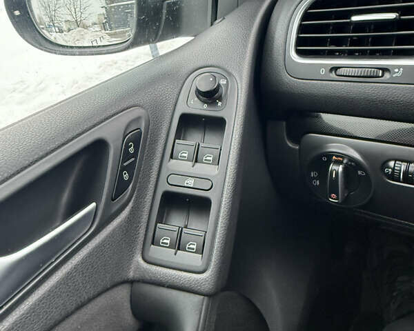 Серый Фольксваген Гольф, объемом двигателя 1.4 л и пробегом 260 тыс. км за 8500 $, фото 14 на Automoto.ua