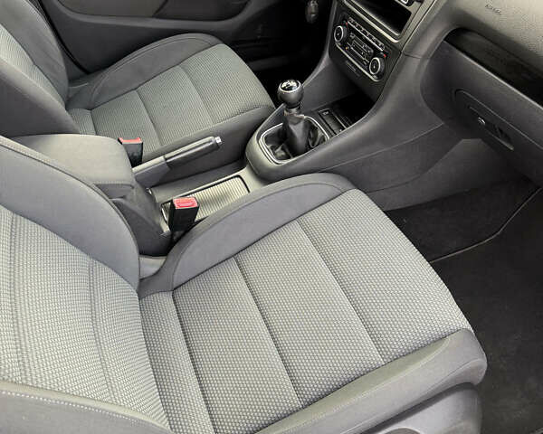 Сірий Фольксваген Гольф, об'ємом двигуна 1.39 л та пробігом 197 тис. км за 7600 $, фото 27 на Automoto.ua