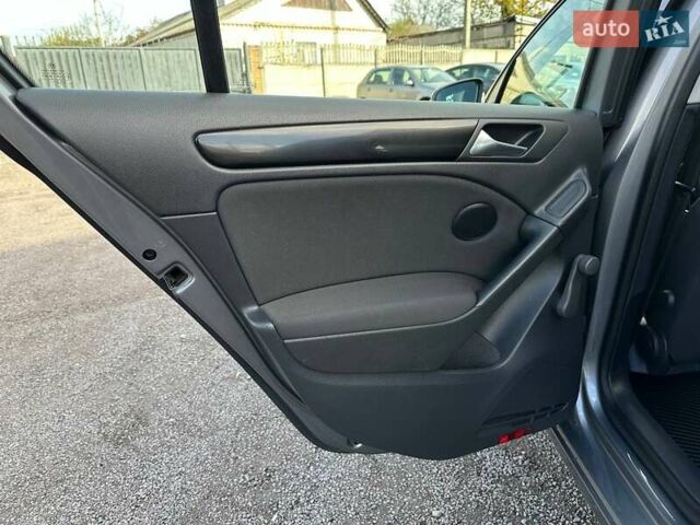 Серый Фольксваген Гольф, объемом двигателя 1.39 л и пробегом 248 тыс. км за 8200 $, фото 39 на Automoto.ua