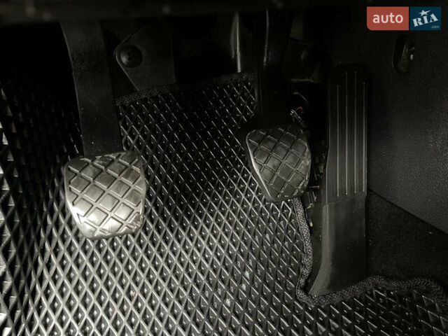 Серый Фольксваген Гольф, объемом двигателя 2 л и пробегом 257 тыс. км за 8350 $, фото 95 на Automoto.ua