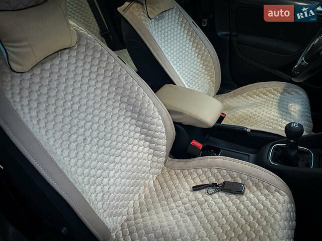 Серый Фольксваген Гольф, объемом двигателя 1.2 л и пробегом 235 тыс. км за 9200 $, фото 49 на Automoto.ua