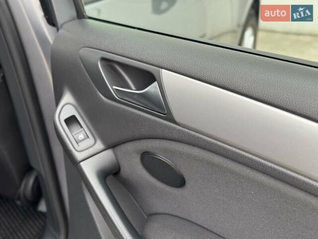 Серый Фольксваген Гольф, объемом двигателя 1.39 л и пробегом 205 тыс. км за 8600 $, фото 54 на Automoto.ua