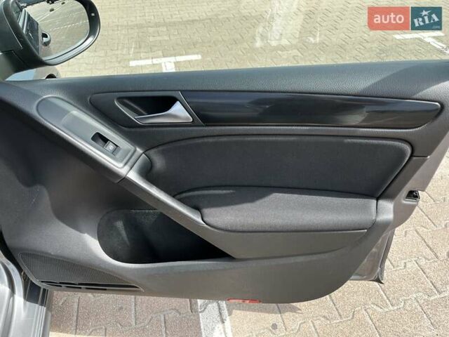 Серый Фольксваген Гольф, объемом двигателя 1.39 л и пробегом 271 тыс. км за 9500 $, фото 22 на Automoto.ua