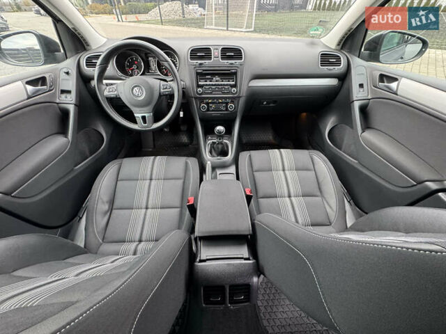 Сірий Фольксваген Гольф, об'ємом двигуна 1.2 л та пробігом 250 тис. км за 9300 $, фото 50 на Automoto.ua