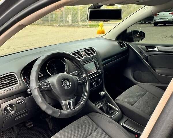 Серый Фольксваген Гольф, объемом двигателя 1.6 л и пробегом 250 тыс. км за 8300 $, фото 6 на Automoto.ua