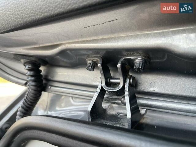 Серый Фольксваген Гольф, объемом двигателя 1.6 л и пробегом 260 тыс. км за 9400 $, фото 52 на Automoto.ua