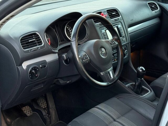 Серый Фольксваген Гольф, объемом двигателя 1.6 л и пробегом 300 тыс. км за 6600 $, фото 8 на Automoto.ua