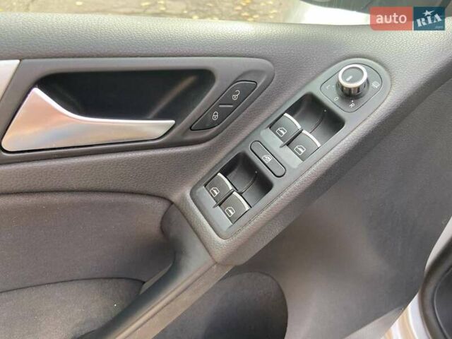 Серый Фольксваген Гольф, объемом двигателя 1.4 л и пробегом 169 тыс. км за 11000 $, фото 15 на Automoto.ua