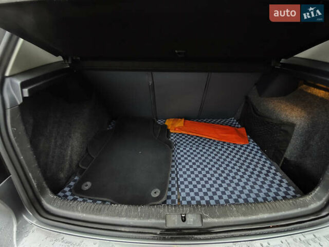 Сірий Фольксваген Гольф, об'ємом двигуна 1.2 л та пробігом 197 тис. км за 7500 $, фото 25 на Automoto.ua