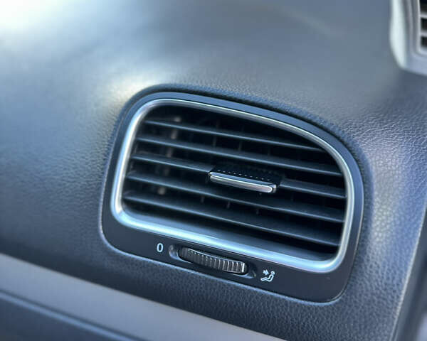 Сірий Фольксваген Гольф, об'ємом двигуна 1.39 л та пробігом 212 тис. км за 5499 $, фото 98 на Automoto.ua