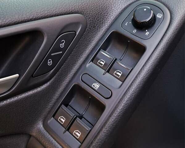 Серый Фольксваген Гольф, объемом двигателя 1.6 л и пробегом 210 тыс. км за 6900 $, фото 6 на Automoto.ua