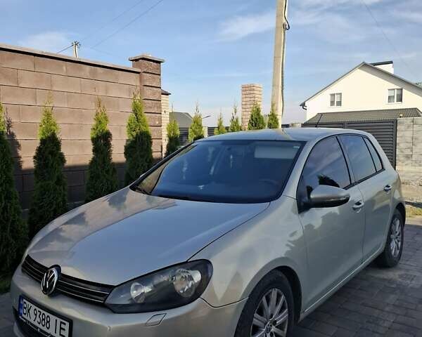 Серый Фольксваген Гольф, объемом двигателя 1.6 л и пробегом 209 тыс. км за 8000 $, фото 3 на Automoto.ua
