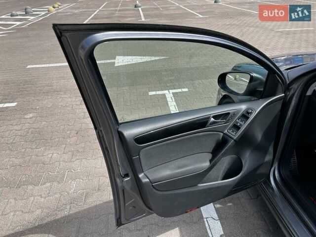 Серый Фольксваген Гольф, объемом двигателя 1.39 л и пробегом 271 тыс. км за 9500 $, фото 18 на Automoto.ua