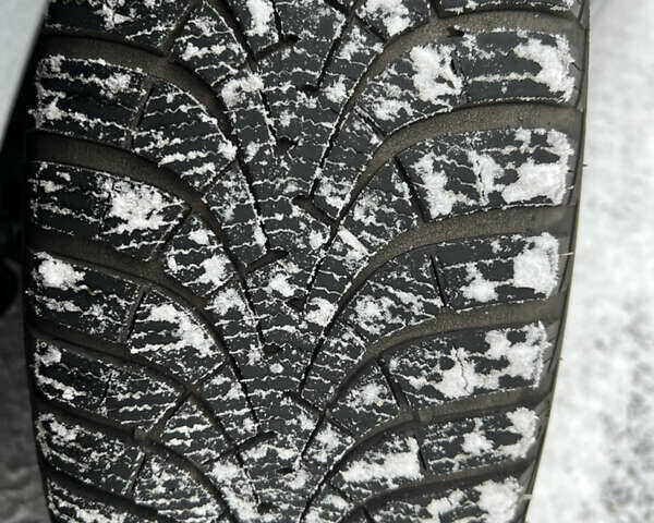 Серый Фольксваген Гольф, объемом двигателя 1.6 л и пробегом 280 тыс. км за 8900 $, фото 22 на Automoto.ua