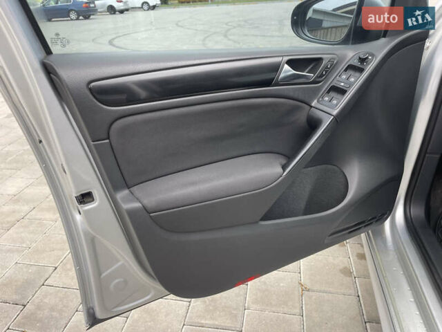 Фольксваген Гольф 2012 в Черкассах на Automoto.ua Серый Фольксваген Гольф, объемом двигателя 1.6 л и пробегом 187 тыс. км за 7999 $, фото 13 на Automoto.ua