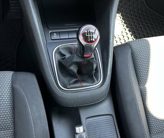 Серый Фольксваген Гольф, объемом двигателя 1.39 л и пробегом 271 тыс. км за 9500 $, фото 17 на Automoto.ua