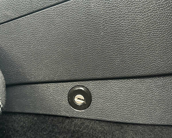 Серый Фольксваген Гольф, объемом двигателя 1.6 л и пробегом 187 тыс. км за 8888 $, фото 25 на Automoto.ua