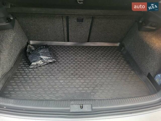 Серый Фольксваген Гольф, объемом двигателя 1.6 л и пробегом 211 тыс. км за 8400 $, фото 4 на Automoto.ua