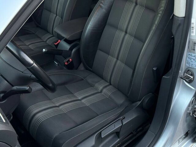 Серый Фольксваген Гольф, объемом двигателя 1.6 л и пробегом 300 тыс. км за 6600 $, фото 7 на Automoto.ua