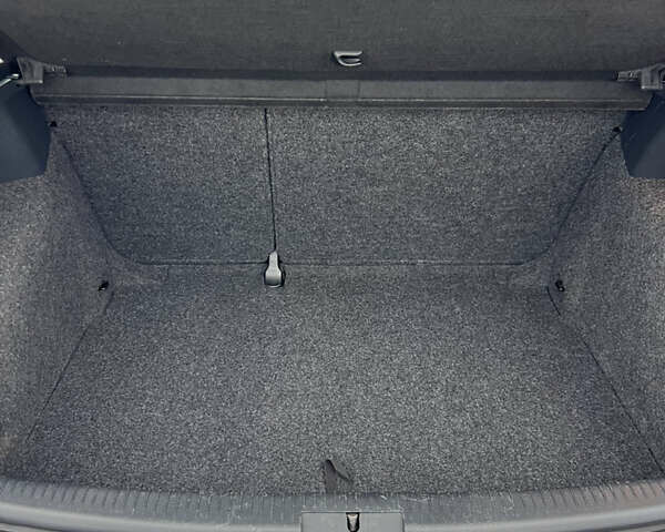 Серый Фольксваген Гольф, объемом двигателя 1.6 л и пробегом 280 тыс. км за 8900 $, фото 6 на Automoto.ua