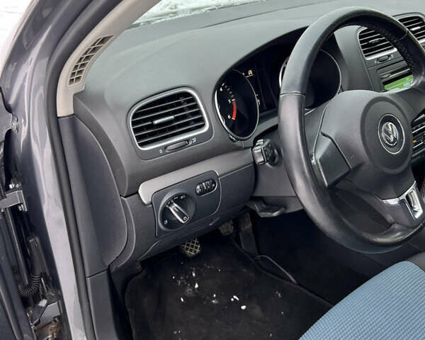 Серый Фольксваген Гольф, объемом двигателя 1.6 л и пробегом 280 тыс. км за 8900 $, фото 16 на Automoto.ua