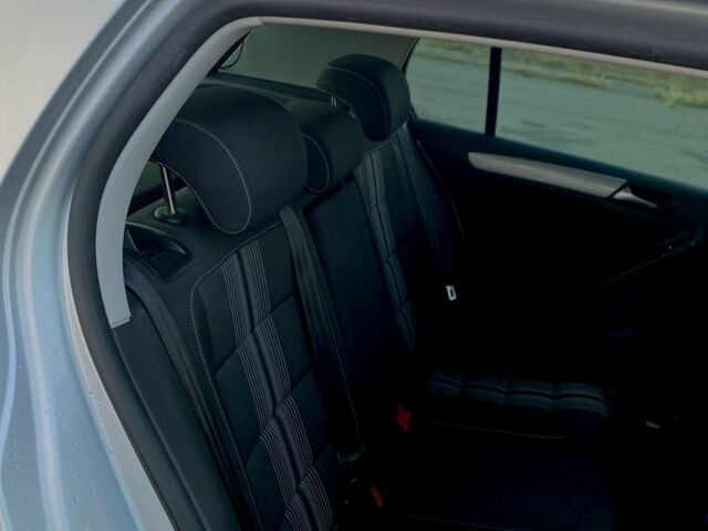 Серый Фольксваген Гольф, объемом двигателя 1.6 л и пробегом 286 тыс. км за 8500 $, фото 6 на Automoto.ua