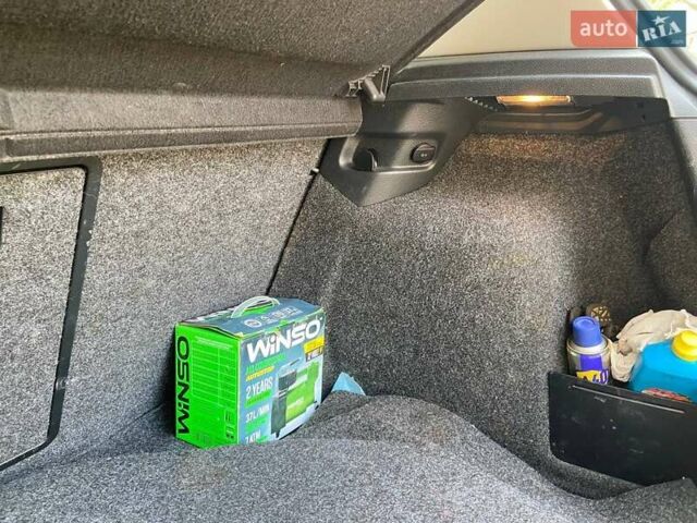 Серый Фольксваген Гольф, объемом двигателя 1.4 л и пробегом 169 тыс. км за 11000 $, фото 24 на Automoto.ua