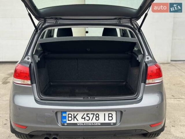 Серый Фольксваген Гольф, объемом двигателя 1.39 л и пробегом 205 тыс. км за 8600 $, фото 62 на Automoto.ua
